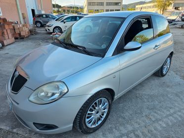 Lancia Ypsilon 1.3 MJT 75 CV Oro