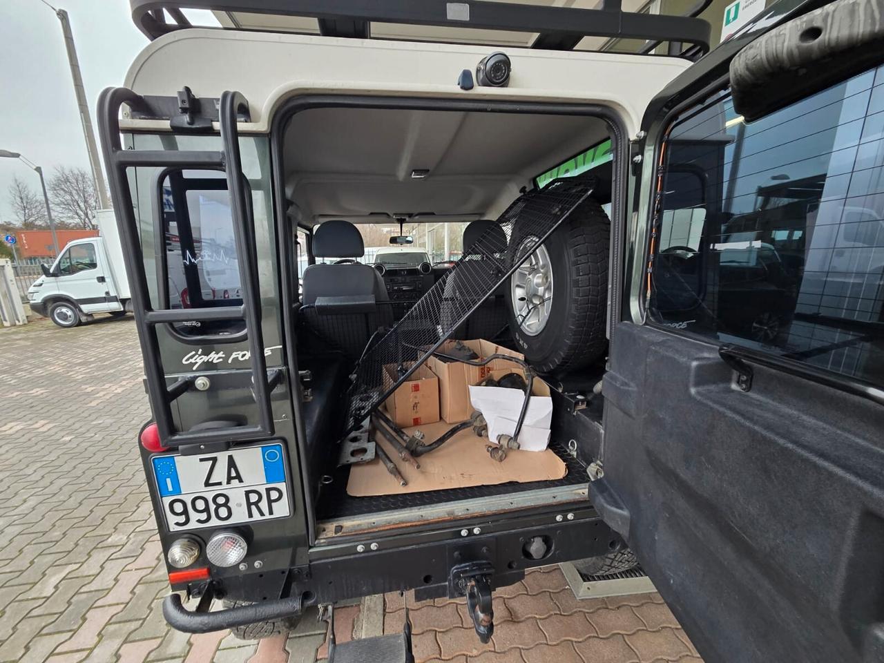 Land Rover Defender 90 2.4 TD4 Station Wagon E