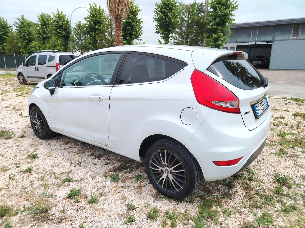 Ford Fiesta 1.4 TDCi 68CV 3 porte Titanium