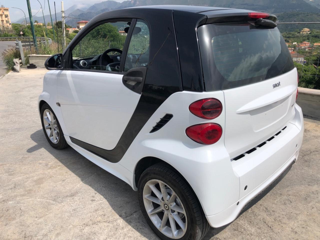 Smart ForTwo 1.0 mhd coupé 52kw - SERVOSTERZO