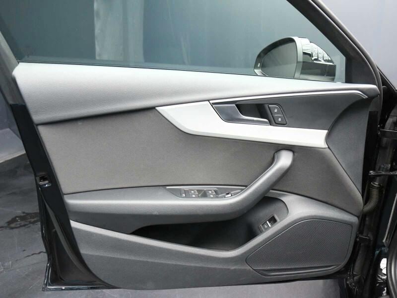 AUDI A4 5ª serie A4 Avant 30 TDI/136 CV S tron...