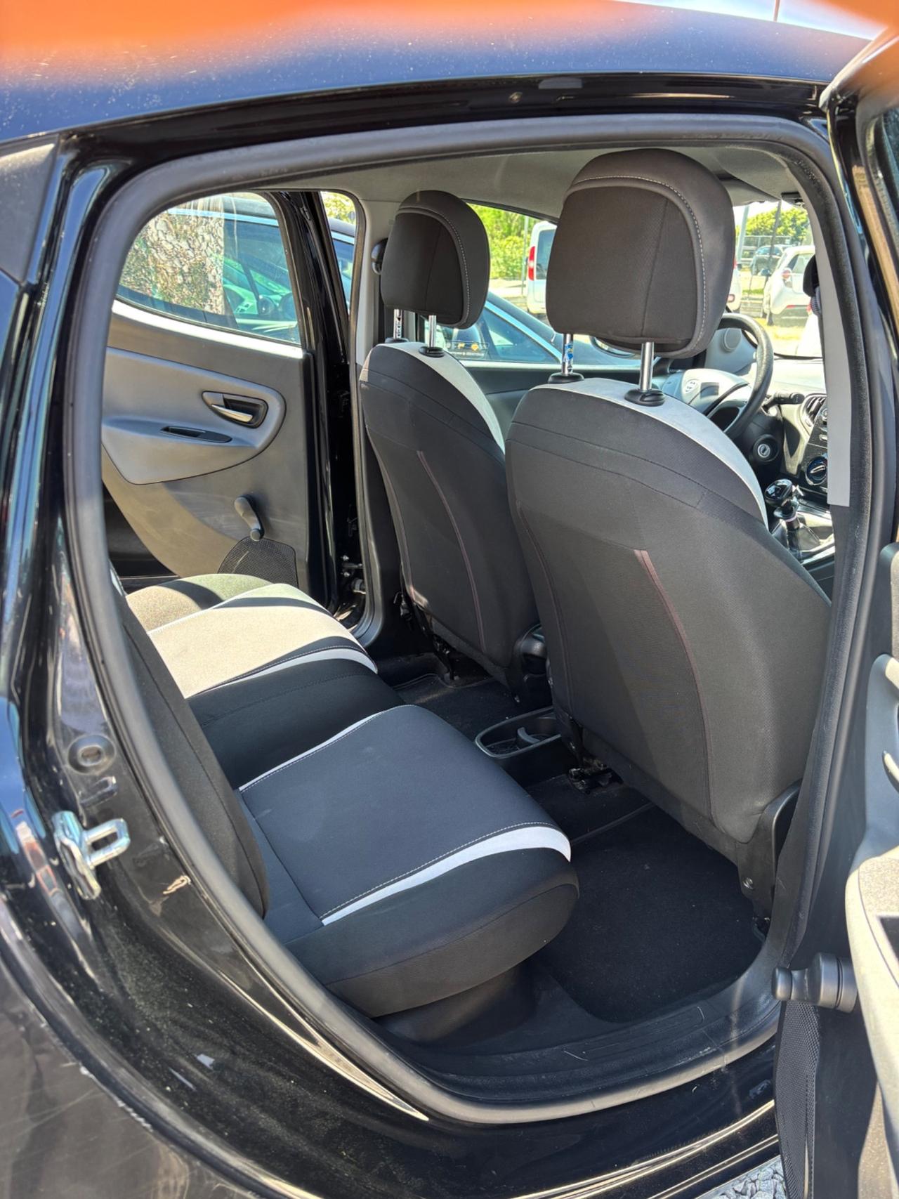 Lancia Ypsilon 0.9 TwinAir 85 CV 5 porte Metano Ecochic Gold