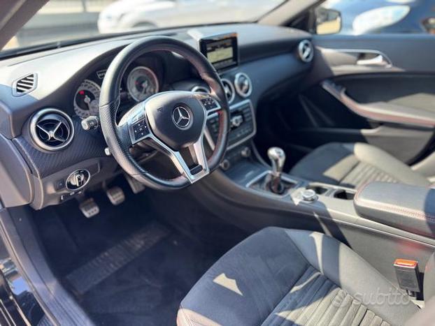 MERCEDES-BENZ A 200 CDI Premium AMG PARI AL NUOV