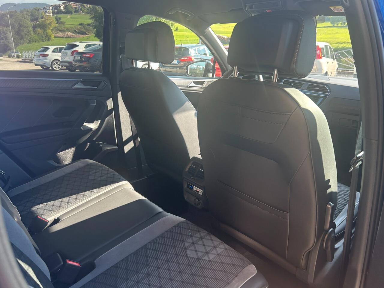 Volkswagen Tiguan R-LINE 2.0 TDI 150cv DSG 4MOTION