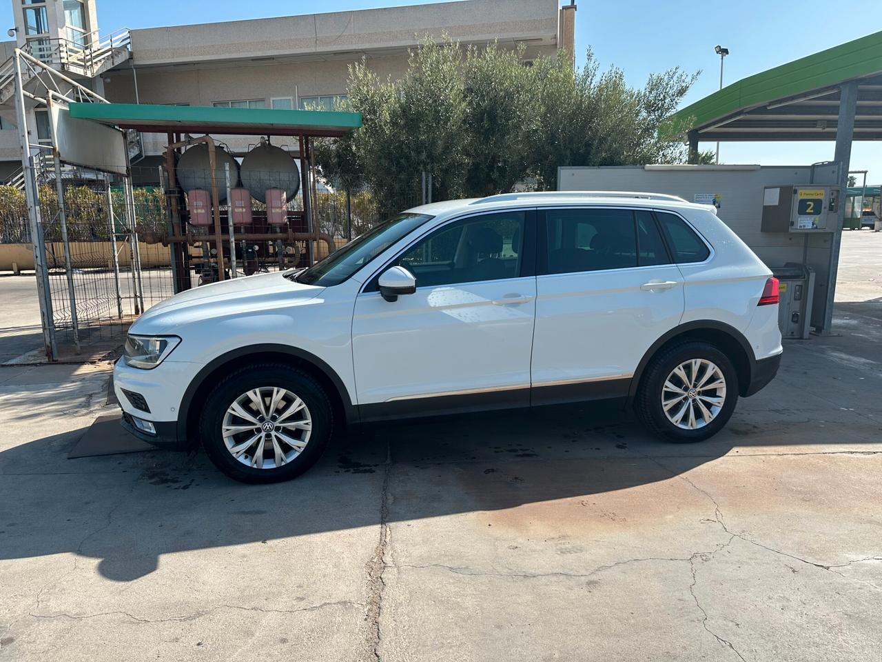 Volkswagen Tiguan 2.0 TDI SCR DSG 4MOTION Business BMT