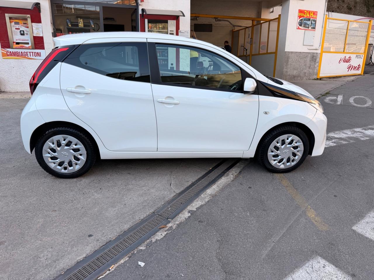 TOYOTA AYGO 1.0 NEOPATENTATI KM 23 MILA !!!!!