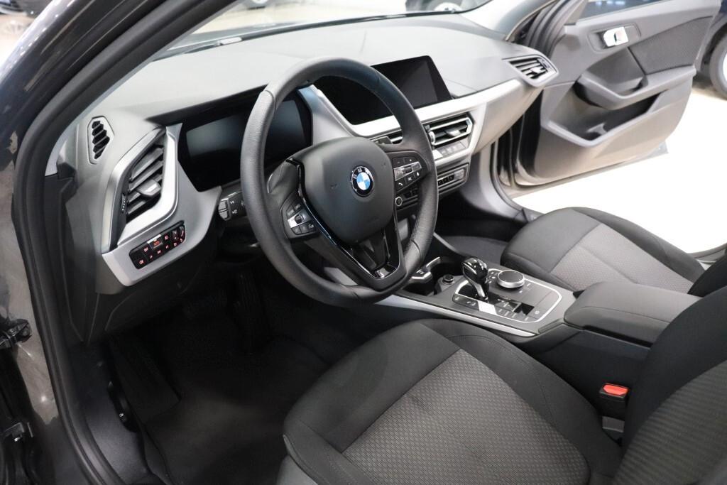 Bmw 116 116d 5p. Business Advantage