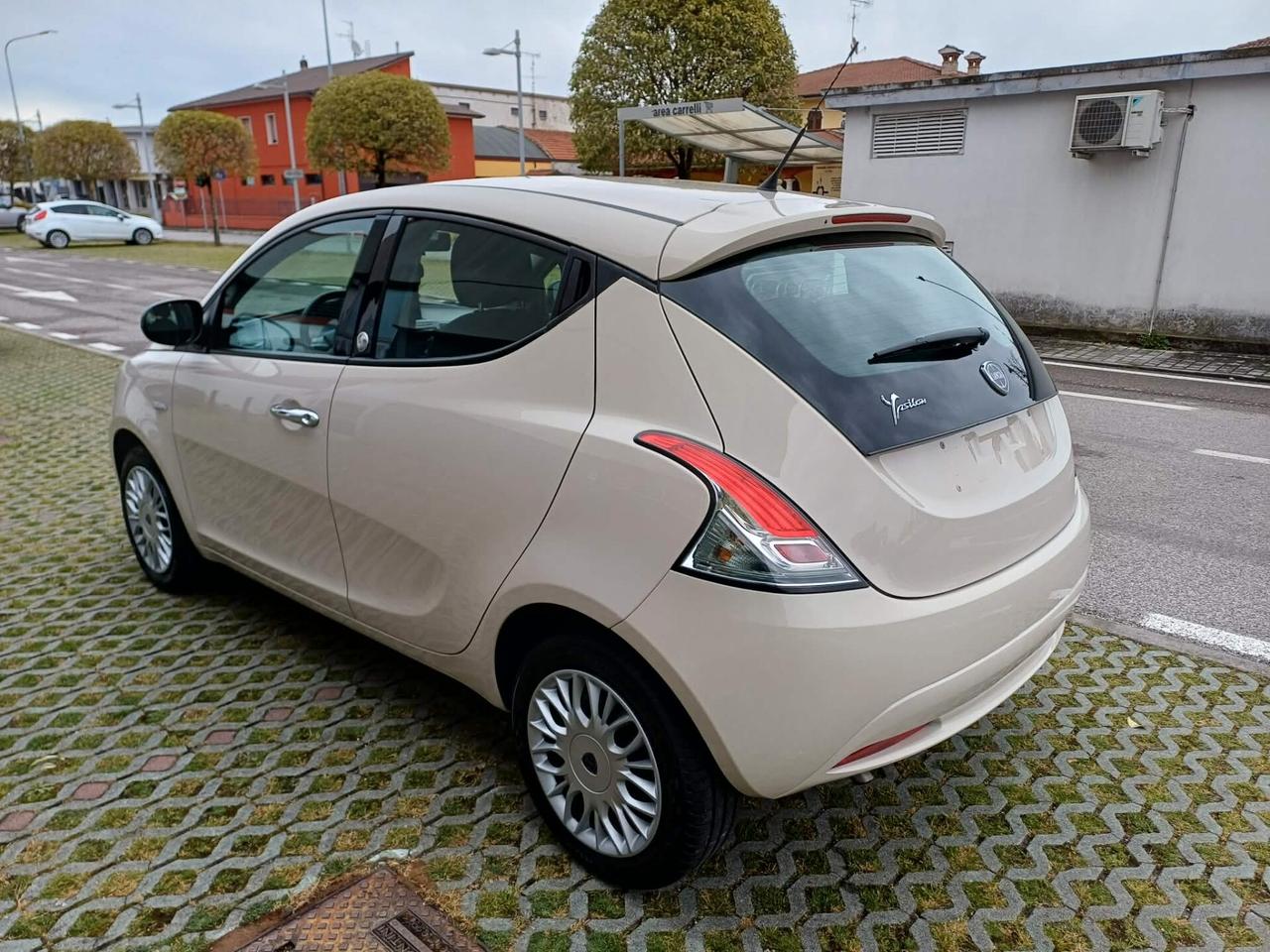 Lancia Ypsilon 1.2 69 CV 5 porte GPL Ecochic Silver
