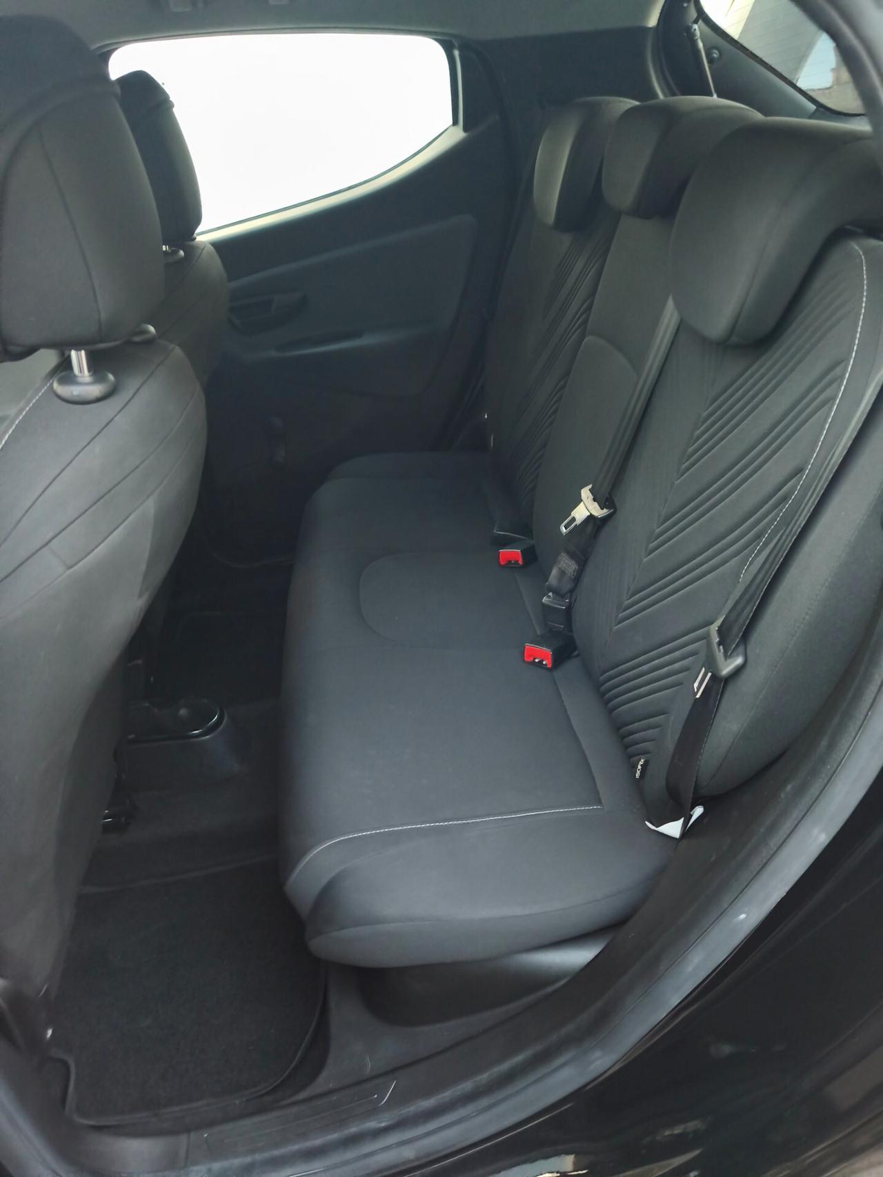 Lancia Ypsilon 1.0 FireFly 5 porte S&S Hybrid Alberta Ferretti