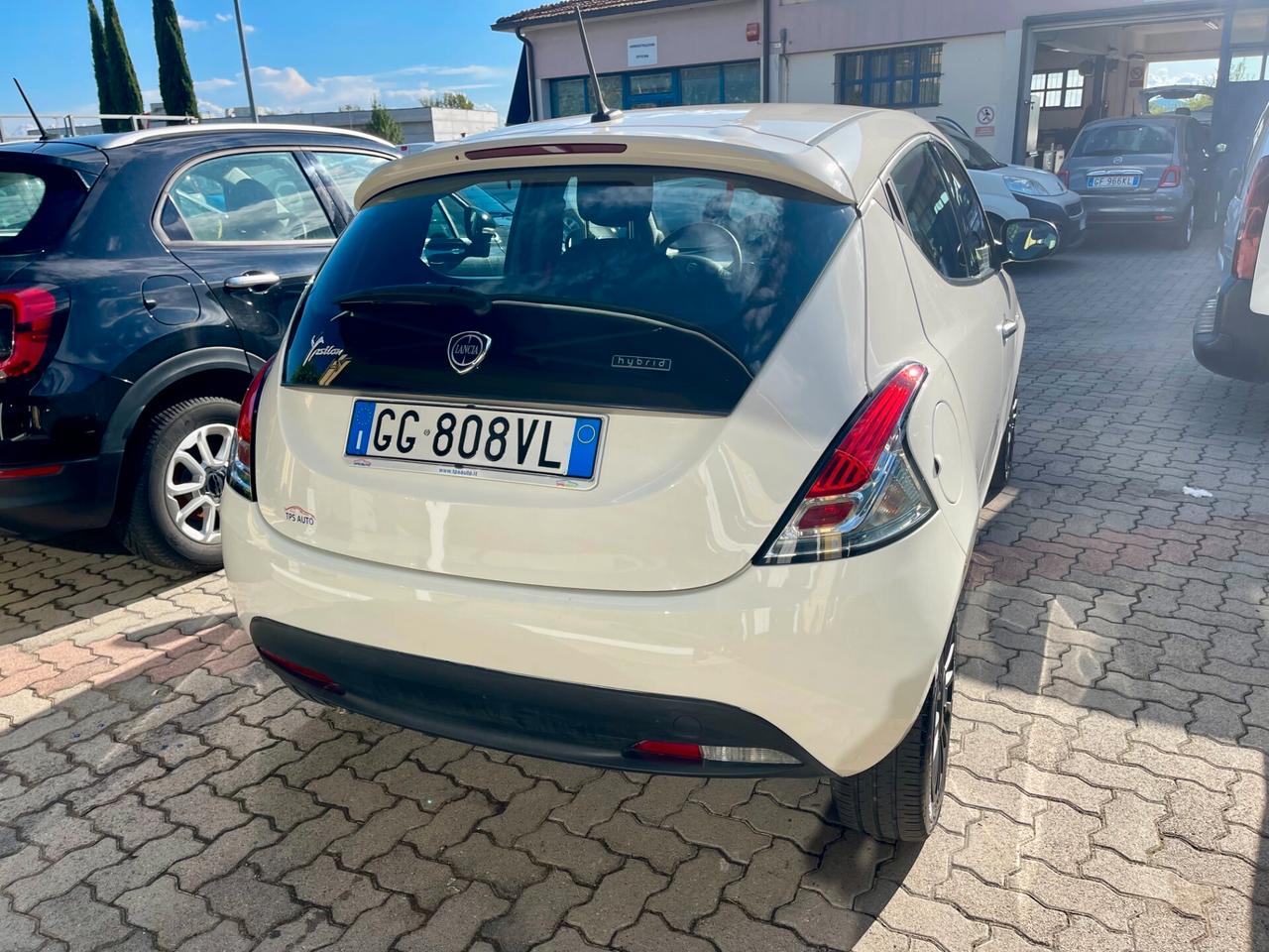 Lancia Ypsilon 1.0 FireFly 5 porte S&S Hybrid Silver