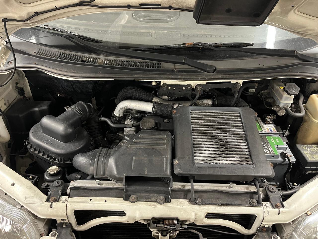 HYUNDAI H1 2.5 CRDi - AUTOCARRO 3 POSTI - CASSONE FISSO - PORTATA 1.495 KG. - MOTORE REVISIONATO