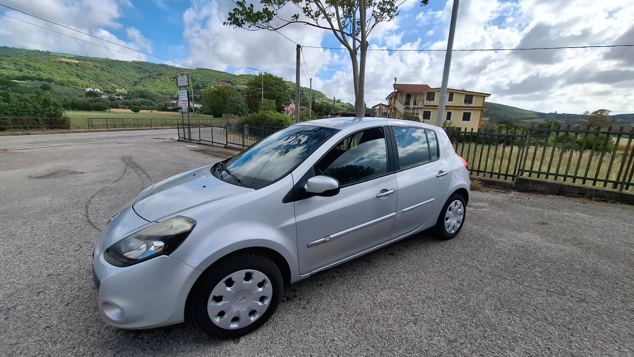 Renault Clio 1.2 16V 5 porte Dynamique