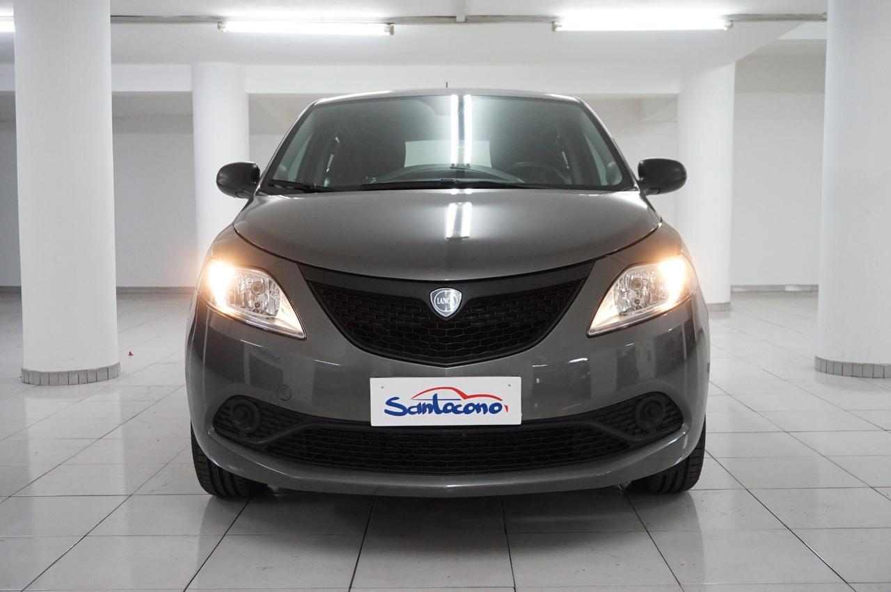 Lancia Ypsilon 1.0 FireFly 5 porte S&S Hybrid Ecochic Silver