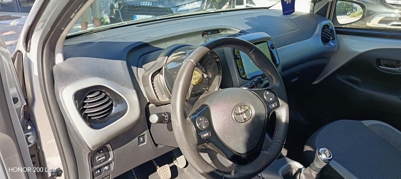 Toyota Aygo 5 Porte 5p 1.0 x-play 72cv