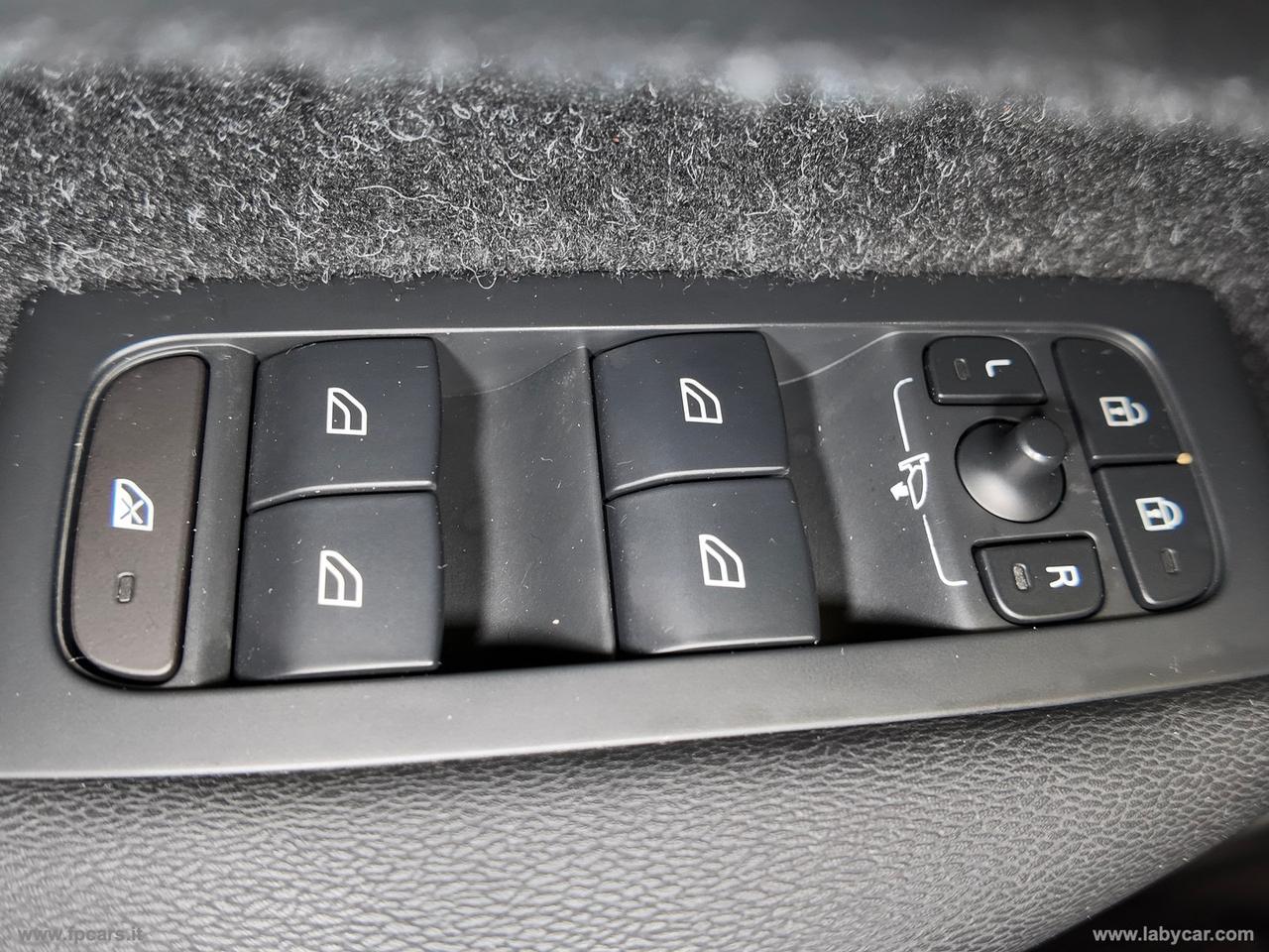 VOLVO XC40 D3 Geartronic Momentum Pro N1