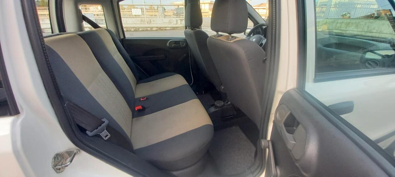 Fiat Panda Benzina cc. 1.242 5 Porte Utilizzabile anche per i Neopatentati.