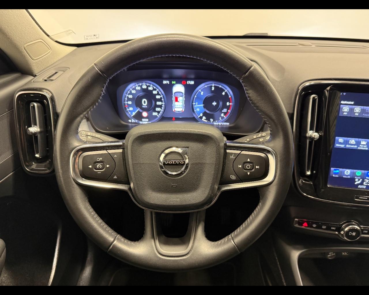 VOLVO XC40 2.0 D3 MOMENTUM