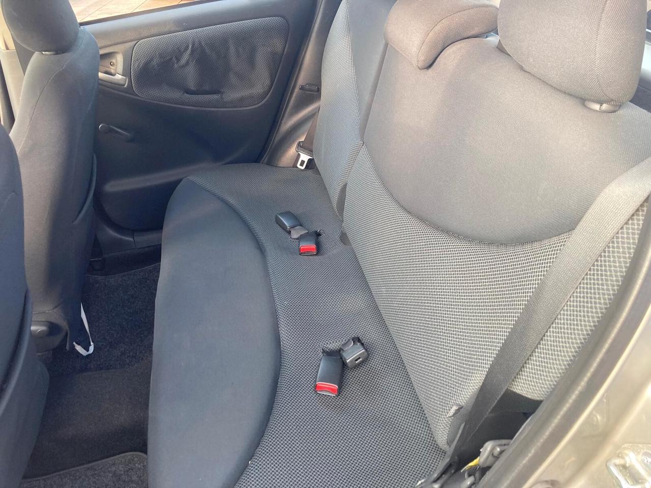 Toyota Yaris 1.3i 16V cat 5 porte Sol