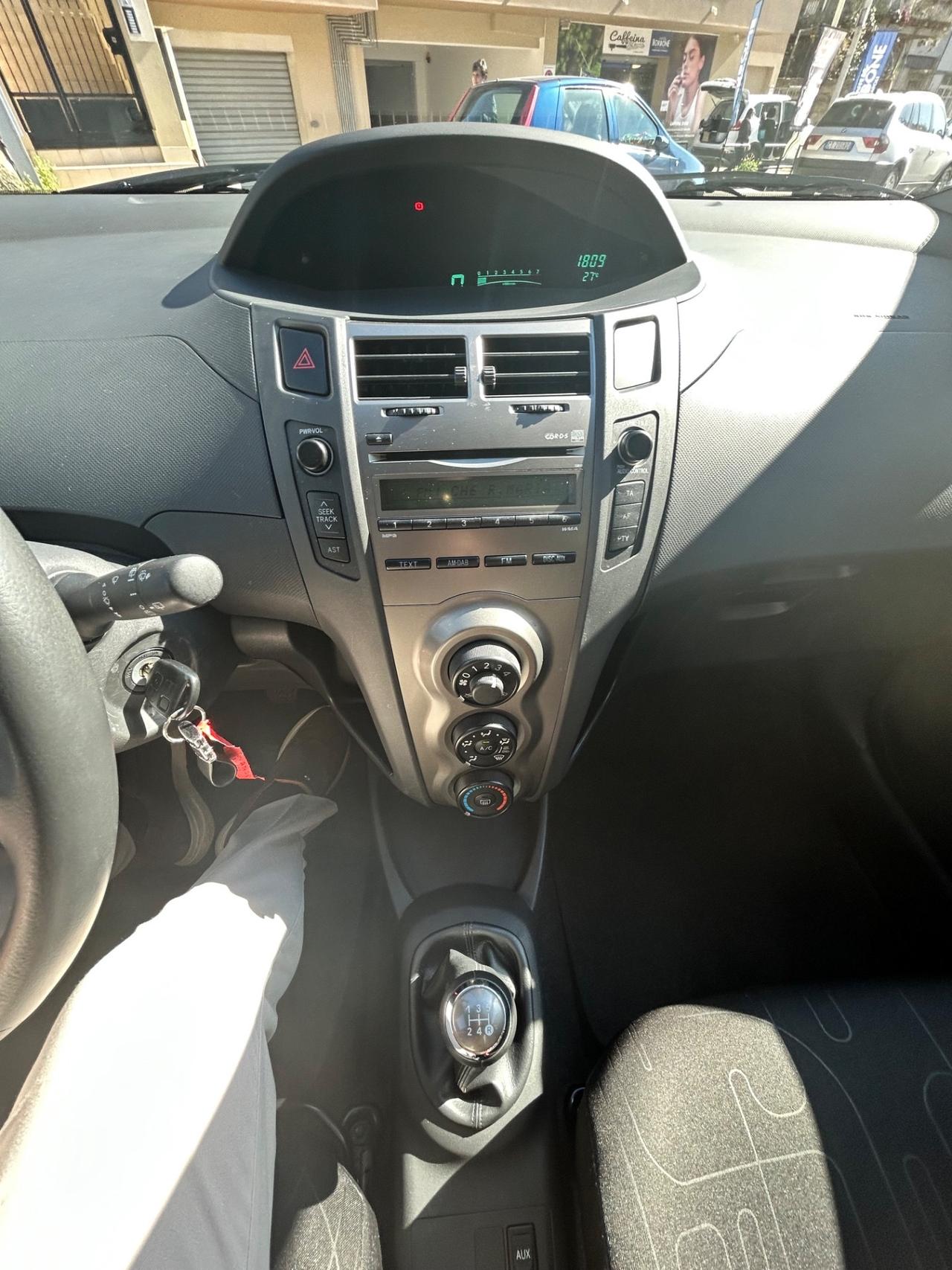 Toyota Yaris 1.0 3 porte Luxury pack