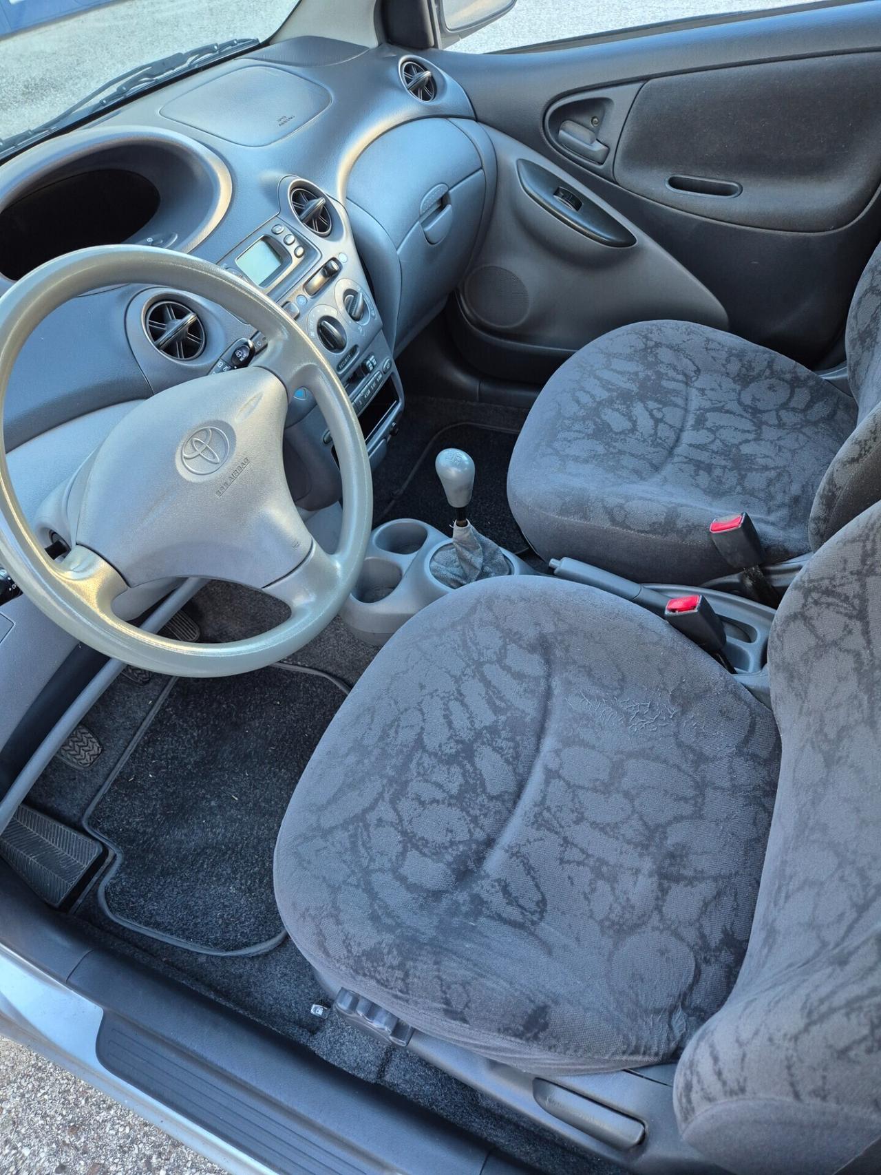 Toyota Yaris 1.0i 16V cat 5 porte