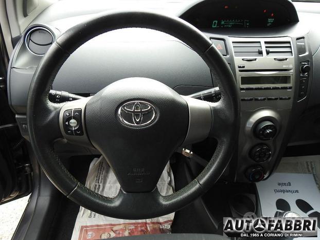 TOYOTA - Yaris - 1.3 5p.CLIMA 4 CIL. CD HI FI