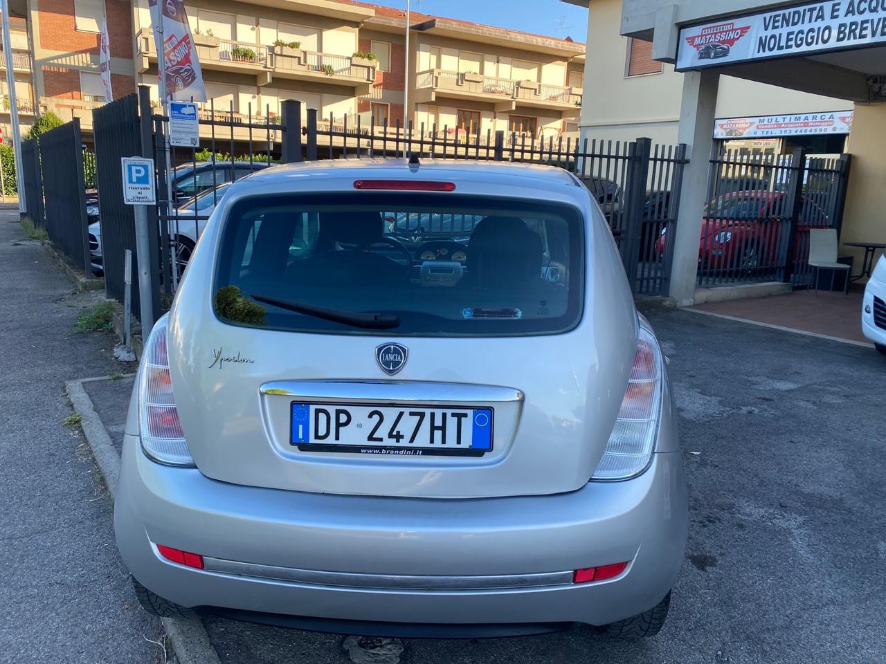 Lancia Ypsilon Argento ok neopatentati