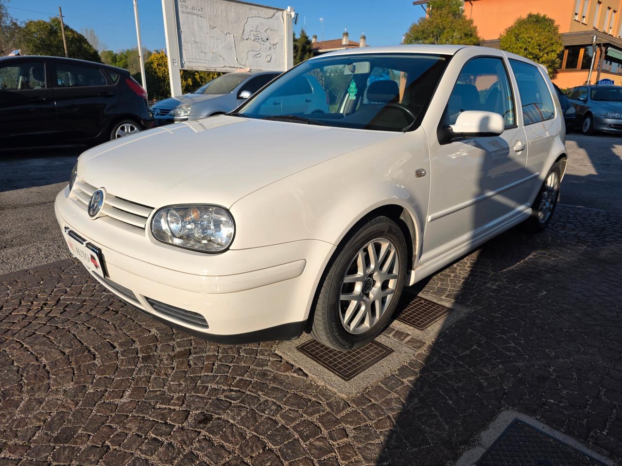 Volkswagen Golf 1.9 TDI/115 CV cat 3 porte Highline 401.000km