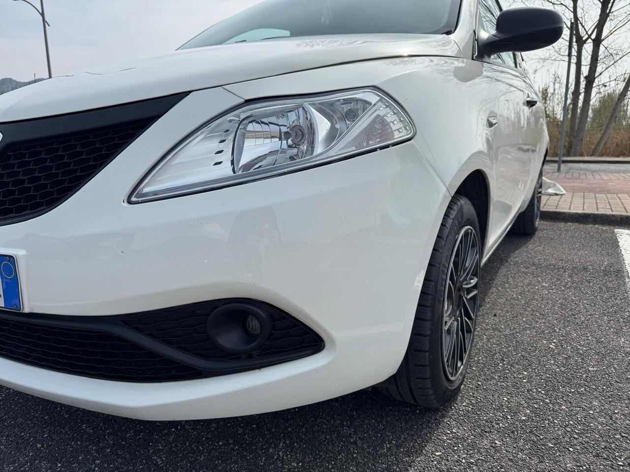 Lancia Ypsilon 1.2 5 porte GPL Platinum ok neopatentati