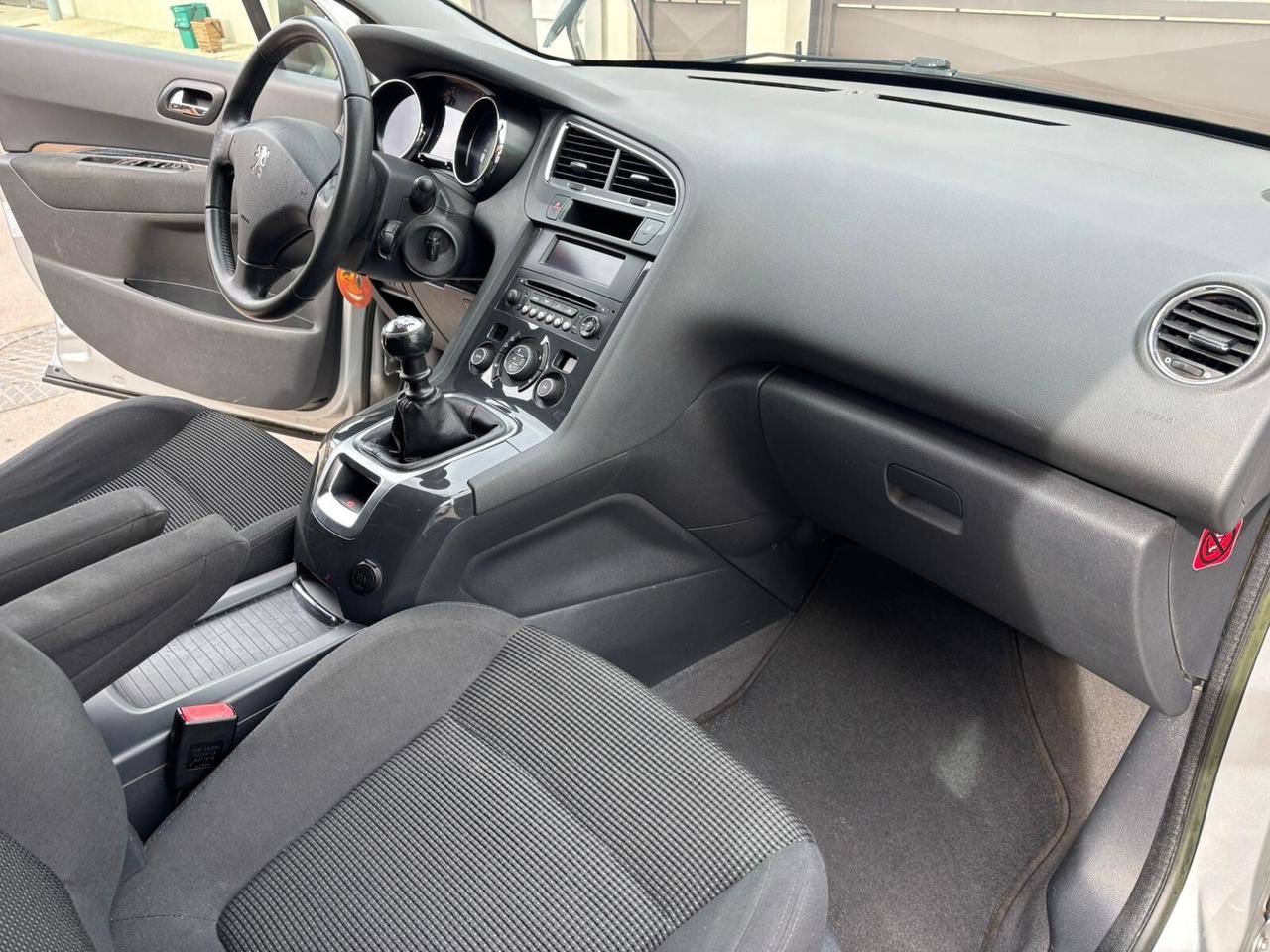 Peugeot 5008 1.6 HDi 112CV Allure