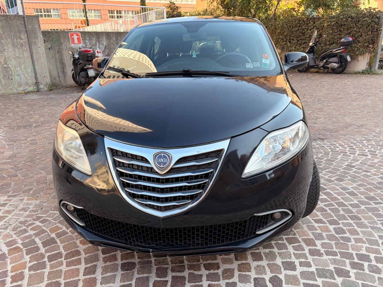 Lancia Ypsilon 1.2 69 CV 5 porte S&S Silver