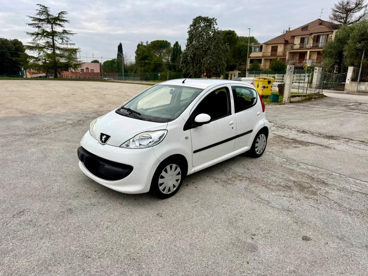 Peugeot 107 5porte 1.0 benzina 68cavalli NEOPATENTATI