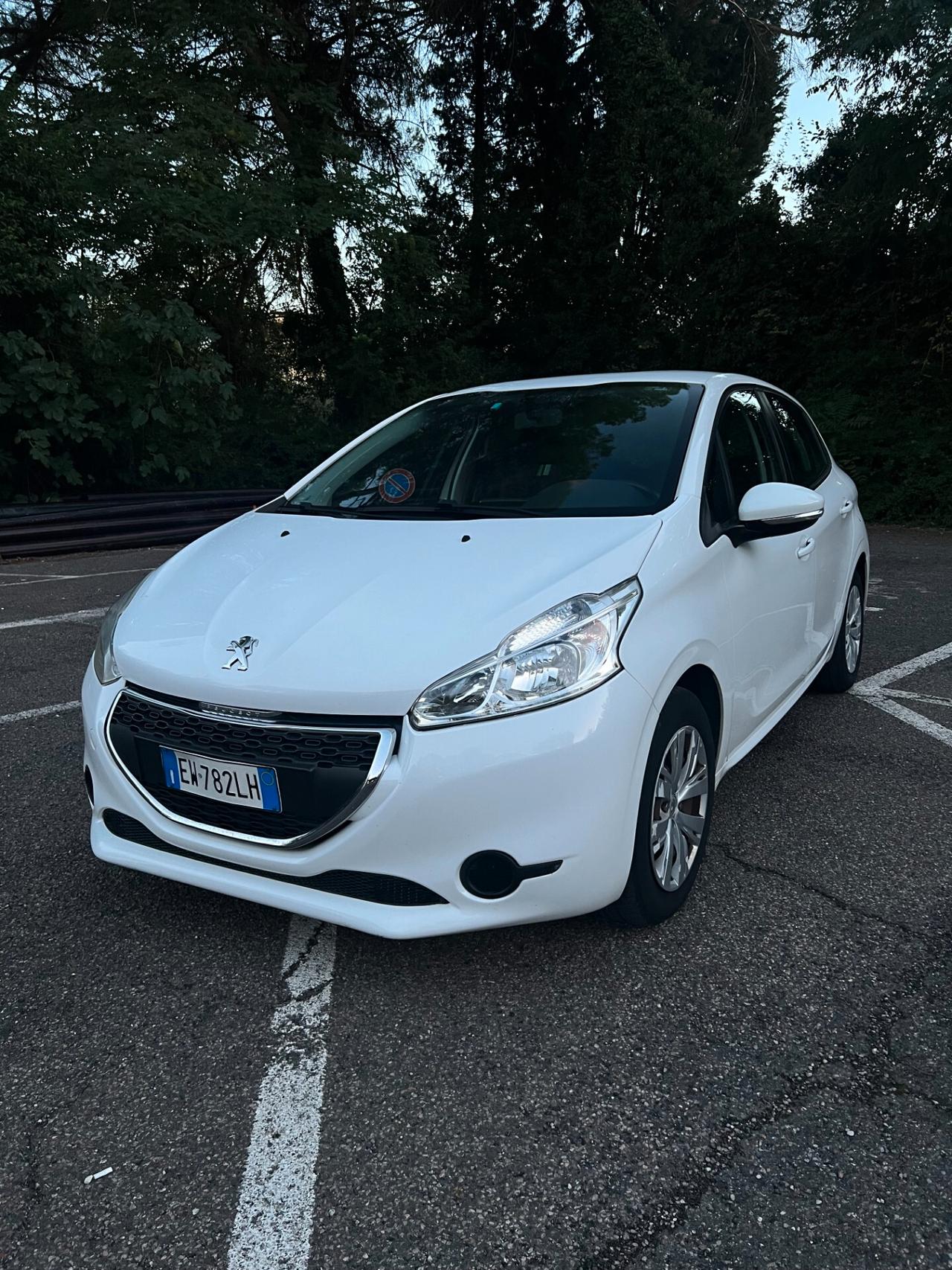 ADATTA PER NEOPATENTATI Peugeot 208 1.4 HDi 68 CV 5 porte Allure