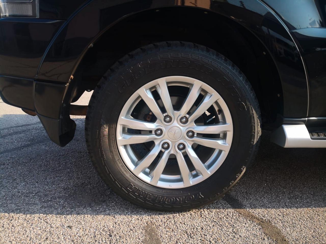 Mitsubishi Pajero 3.2 DI-D 16V aut. 3p. ***TETTO***TELECAMERA***PELLE***NAVI***