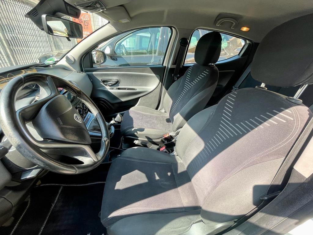 Lancia Ypsilon 1.2 69 CV 5 porte GPL Ecochic Silver