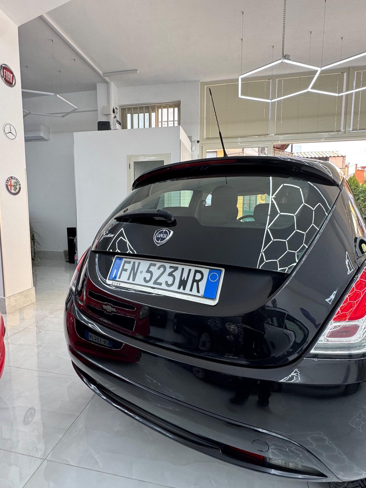 Lancia Ypsilon 1.2 69 CV 5 porte Platinum