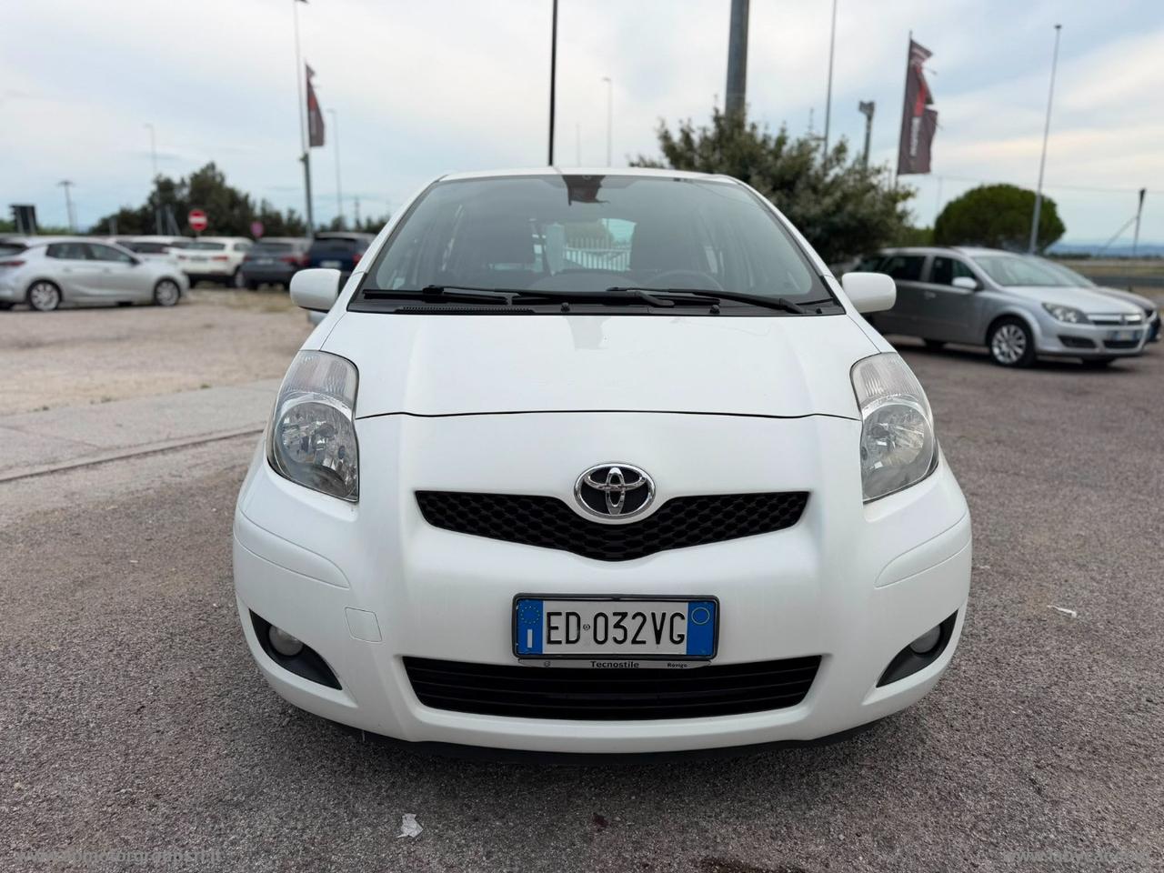 TOYOTA Yaris 1.0 5p. Sol