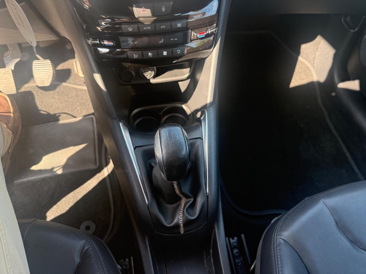 Peugeot 208 1.4 HDi 68 CV 3 porte Allure