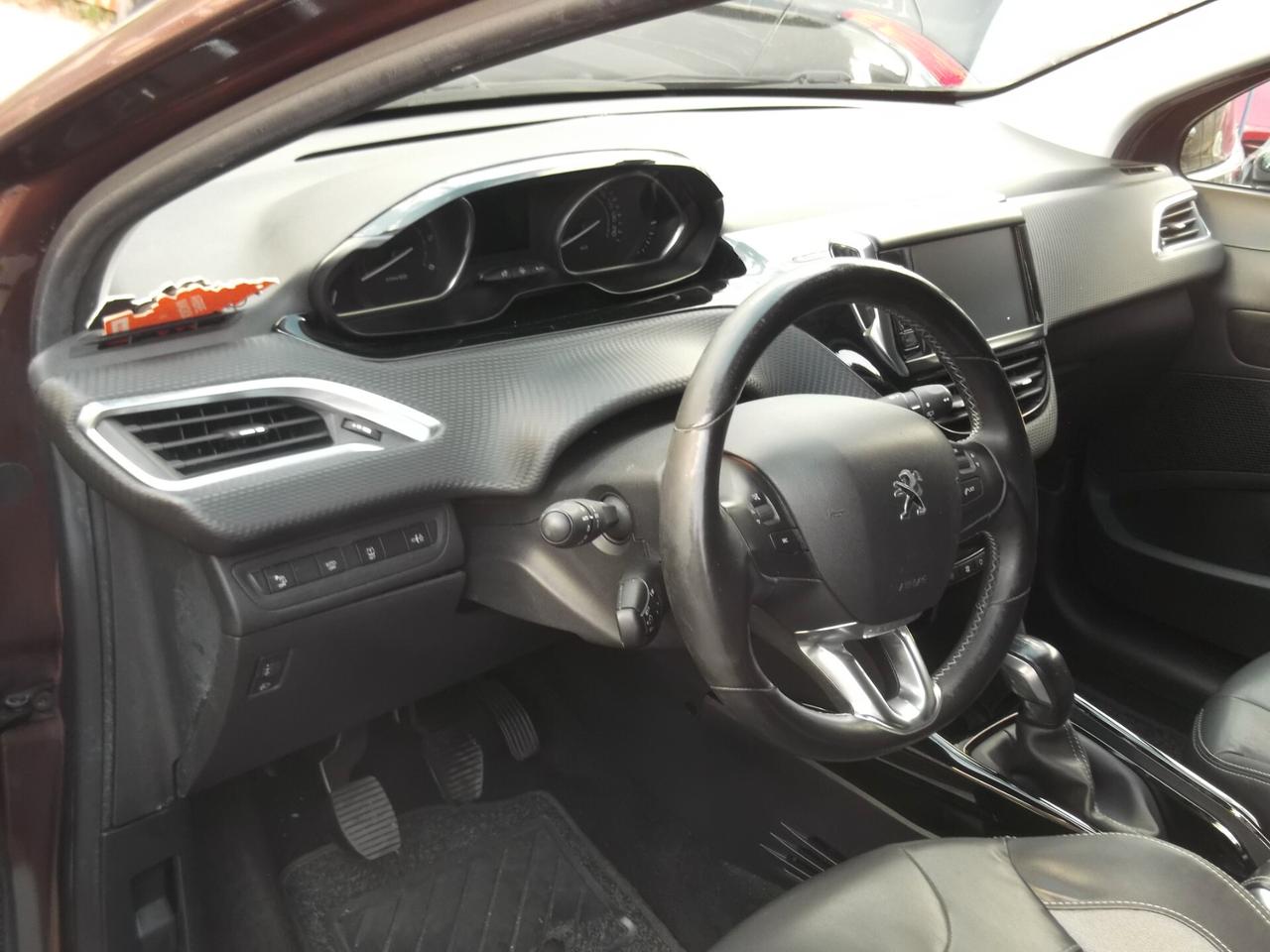 Peugeot 2008 1.6 e-HDi 92 CV Stop&Start Allure - 23