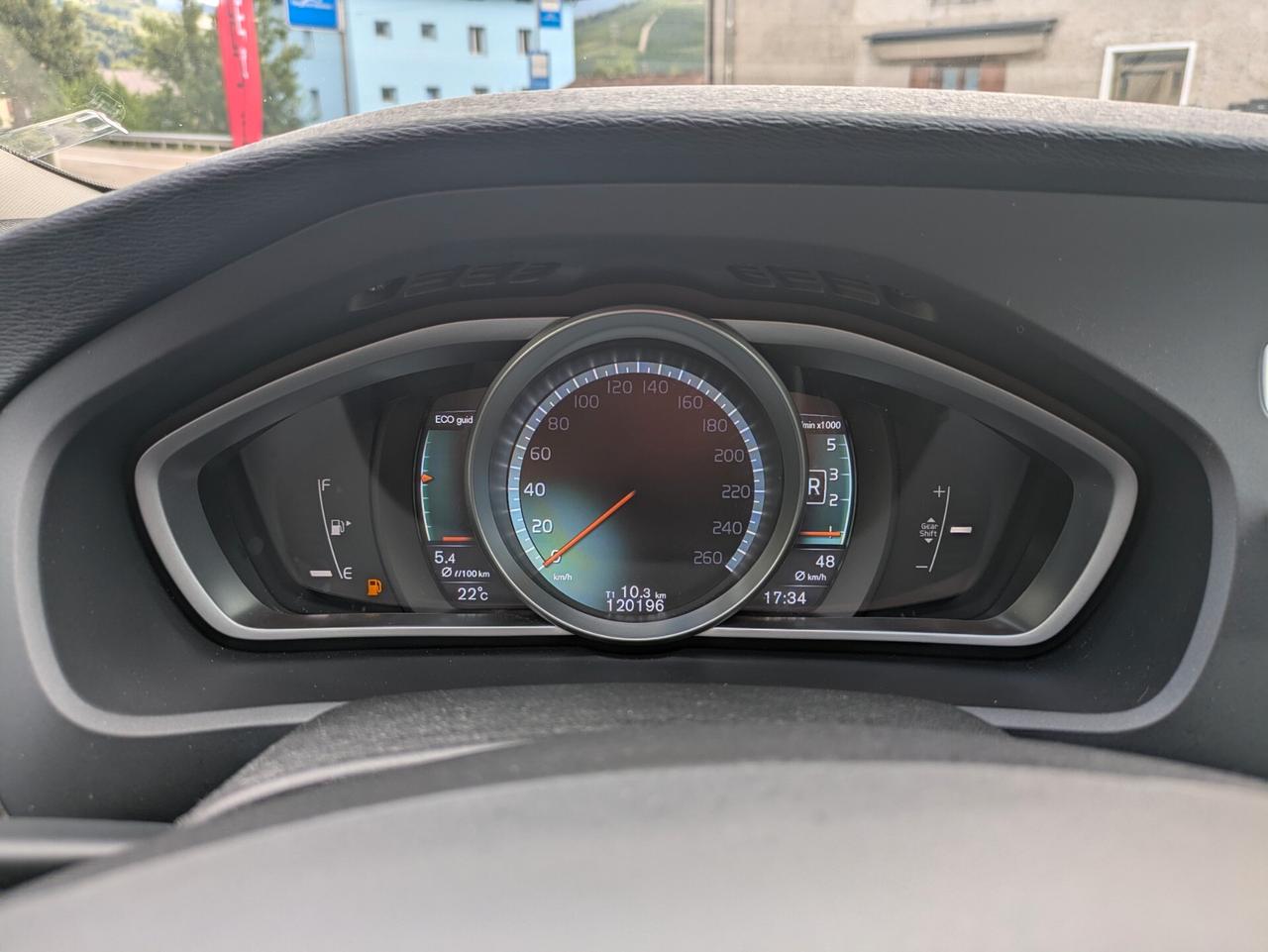 VOLVO V40 CROSS COUNTRY D2 MOMENTUM