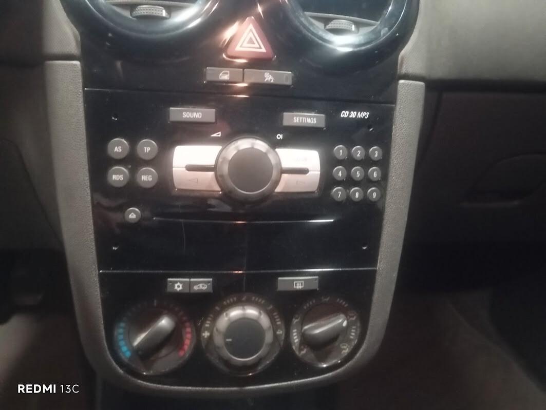 Opel Corsa del 2010 1200 benzina 110.000 km
