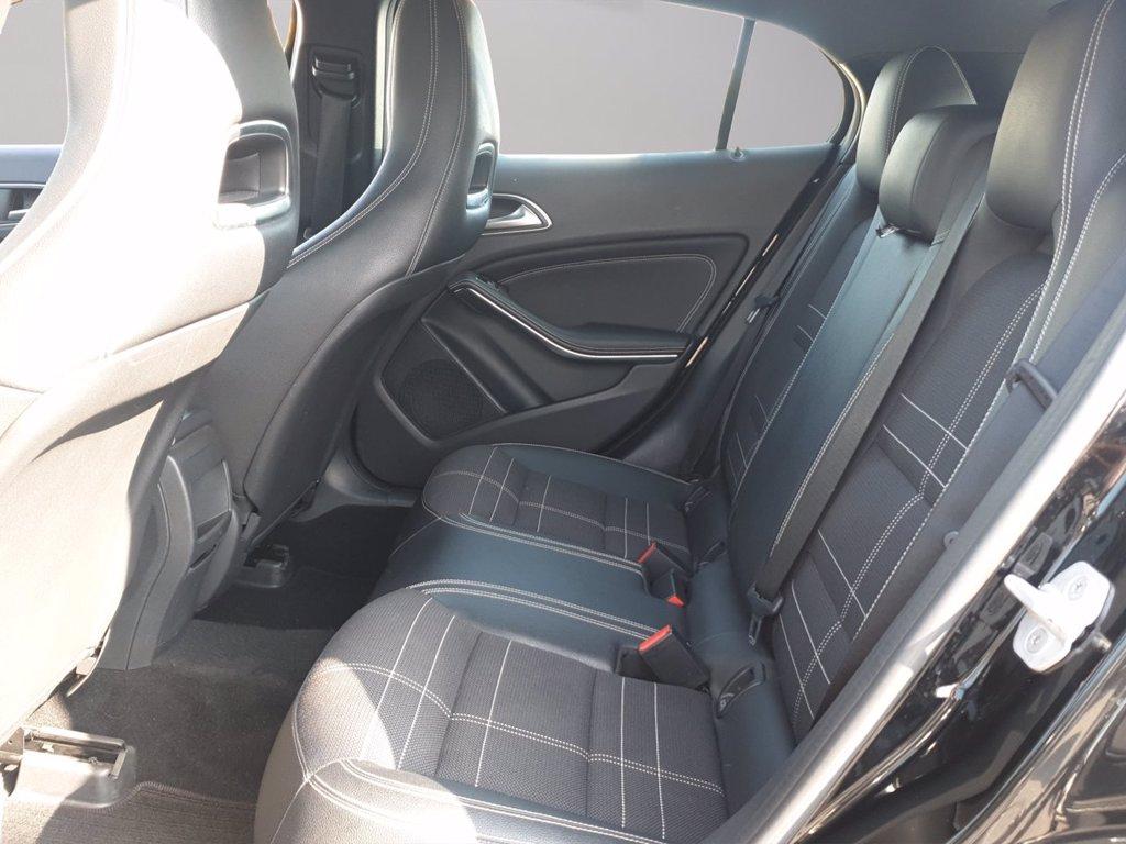 MERCEDES Gla 200 d (cdi) sport auto del 2015