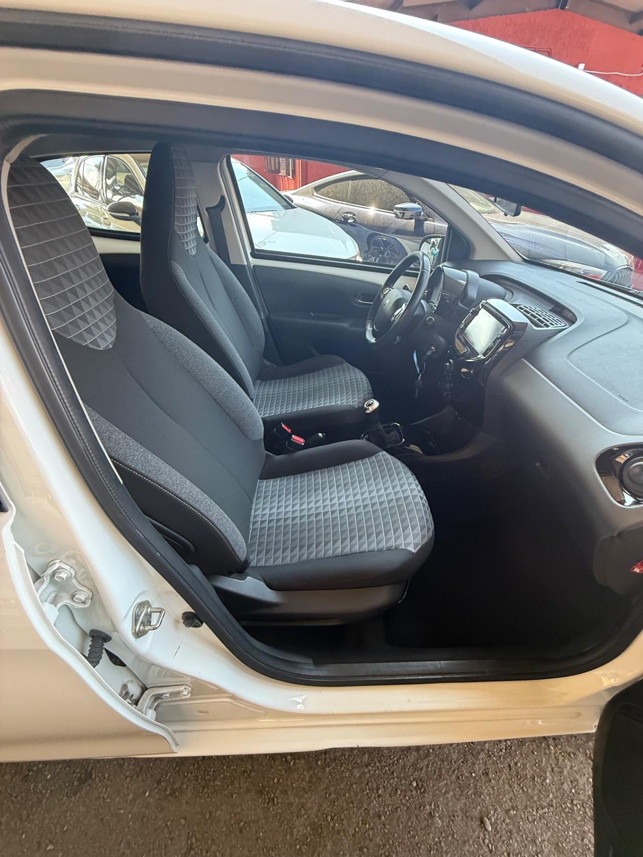 108 VTi 72 - 5 porte- Collection-unipro-rate-E6