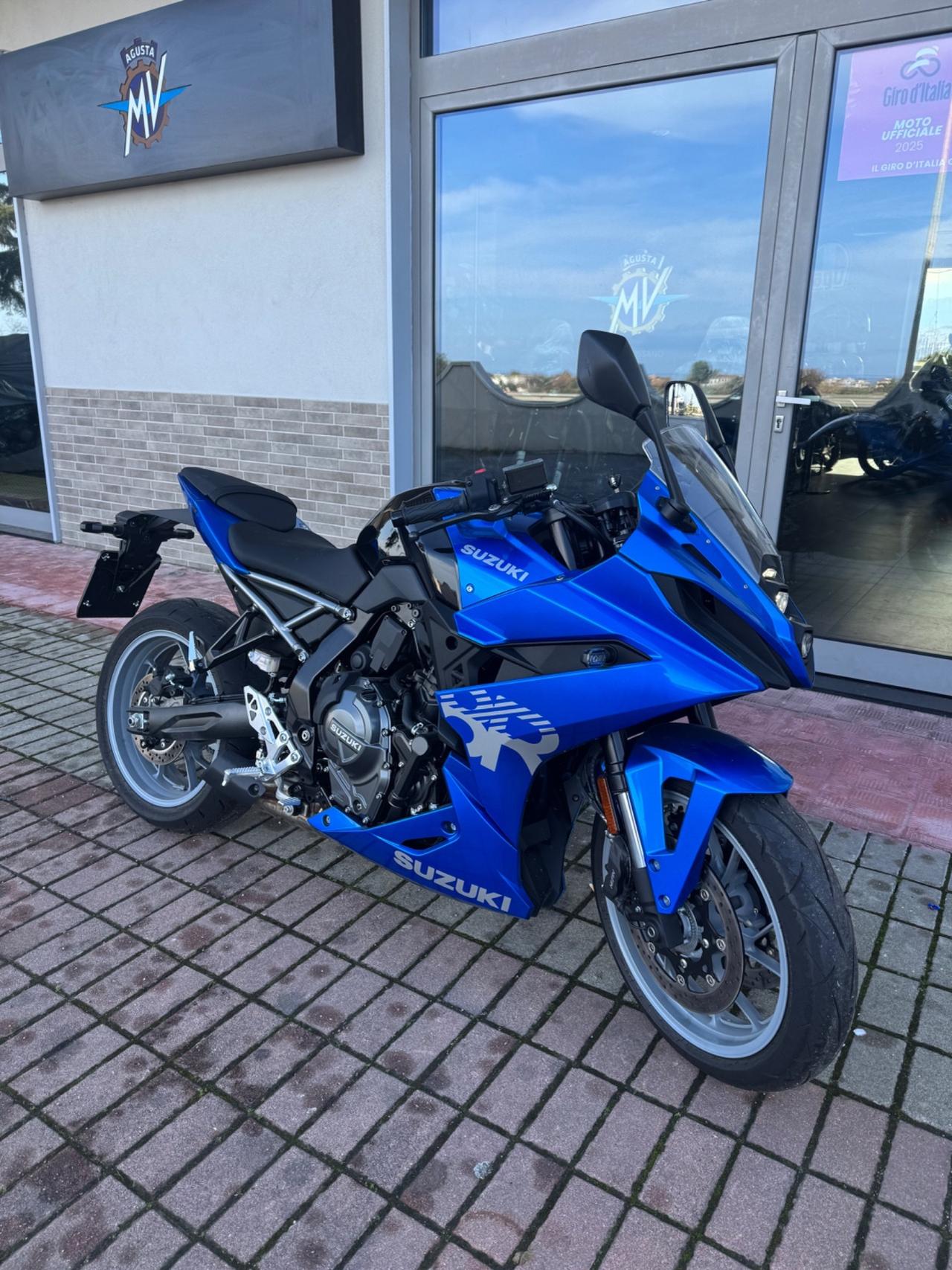 Suzuki GSX-8R Racing