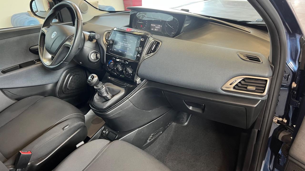 Lancia Ypsilon 1.0 FireFly 5 porte S&S Hybrid Ecochic Gold