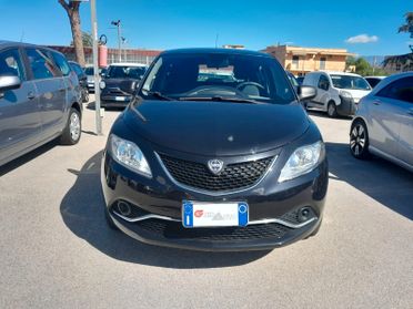 Lancia Ypsilon 0.9 TwinAir 85 CV 5 porte Metano Ecochic Silver