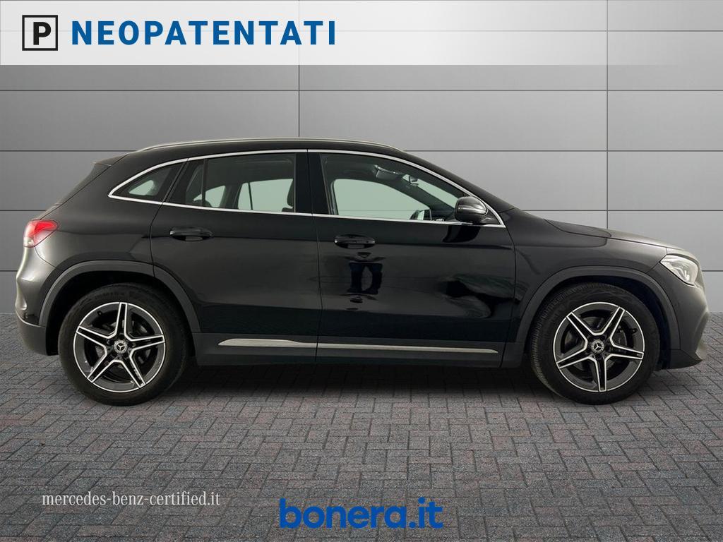 Mercedes GLA 180 180 D Premium 8G-DCT