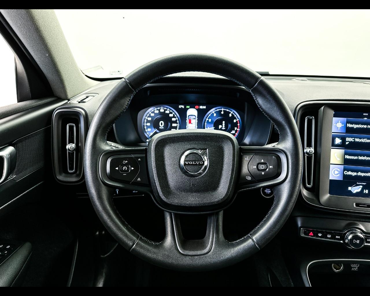 VOLVO XC40 (2017-->) - XC40 T2 Essential