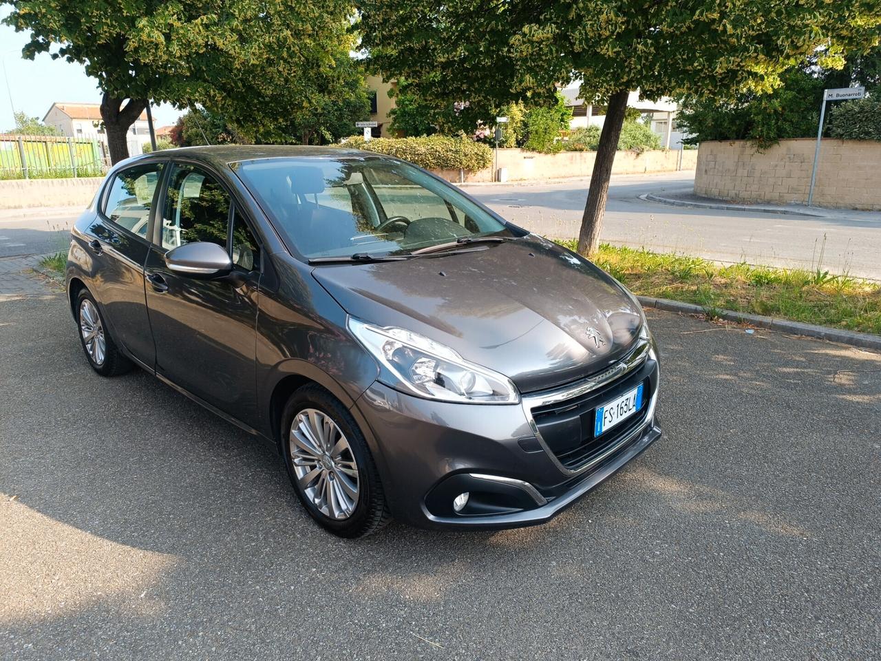 Peugeot 208 1.2 5 porte del 2018 SOLO 102.000 KM