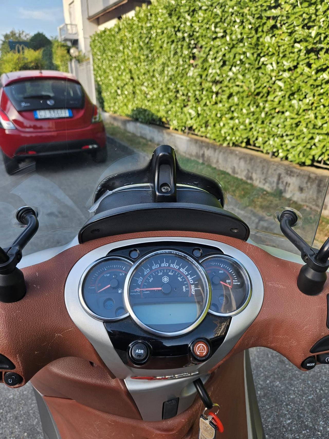 Piaggio Beverly 350 sport touring