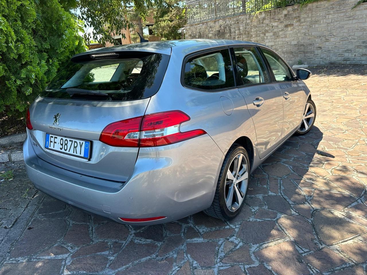 Peugeot 308 BlueHDi 120 S&S SW Allure